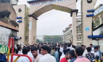 ‘নকলের সুযোগ’ না পেয়ে এইচএসসি পরীক্ষাকেন্দ্রে হামলা-ভাঙচুর, আহত ১০